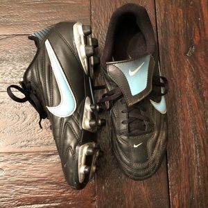 Nike Soccer Cleats (Women’s 7.5)